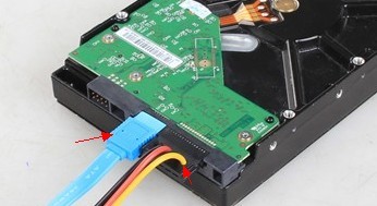 硬盘接线细的是数据线,傍边的是电源线